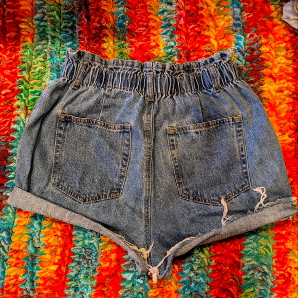 Forever 21 high waisted shorts - Picture 2 of 2